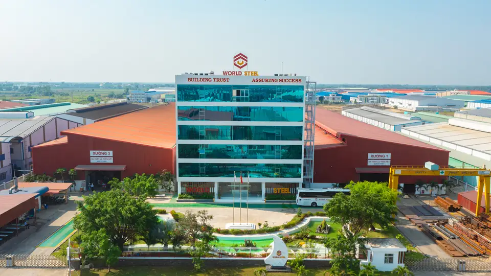 Office and workshop at the Hai Son factory